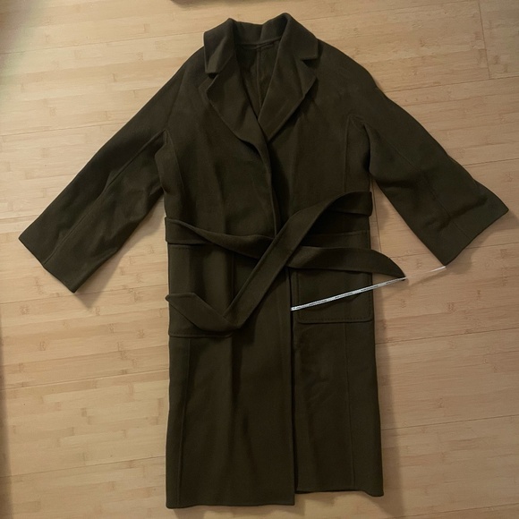 The Curated Classic Coat in Moss Green, Small - Picture 5 of 5